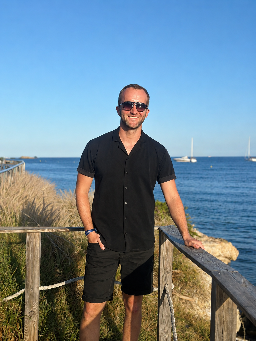 DJ Coquancellara aux platines &agrave; Ibiza